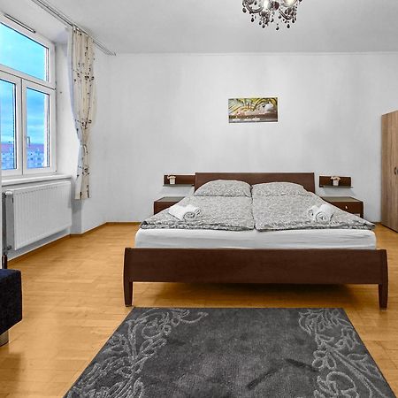 Spacious Three-Bedroom, Three King-Size Beds Vienna Esterno foto