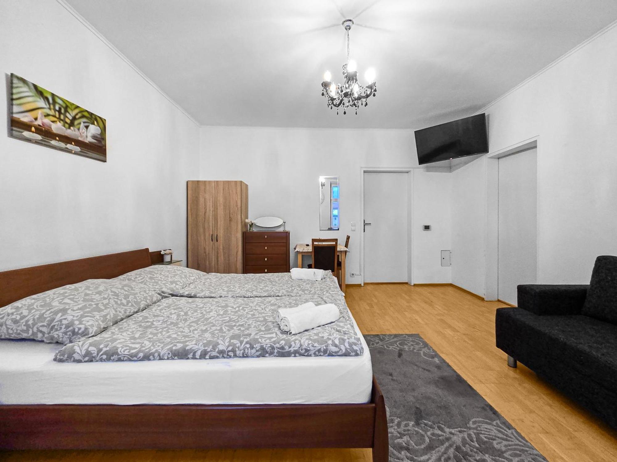 Spacious Three-Bedroom, Three King-Size Beds Vienna Esterno foto