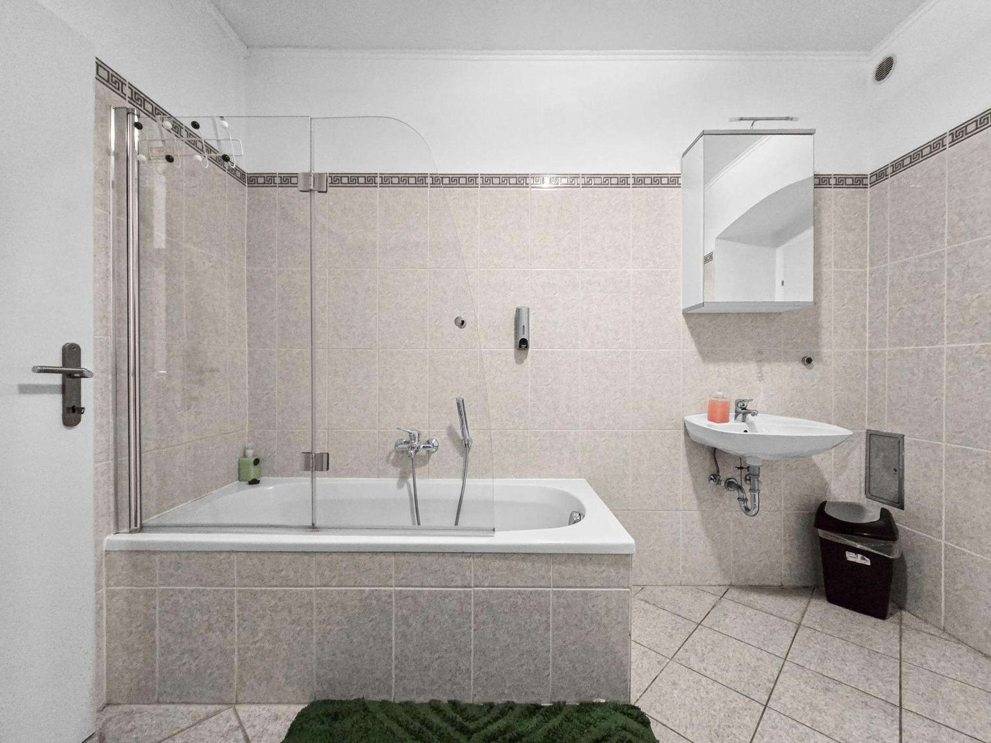 Spacious Three-Bedroom, Three King-Size Beds Vienna Esterno foto