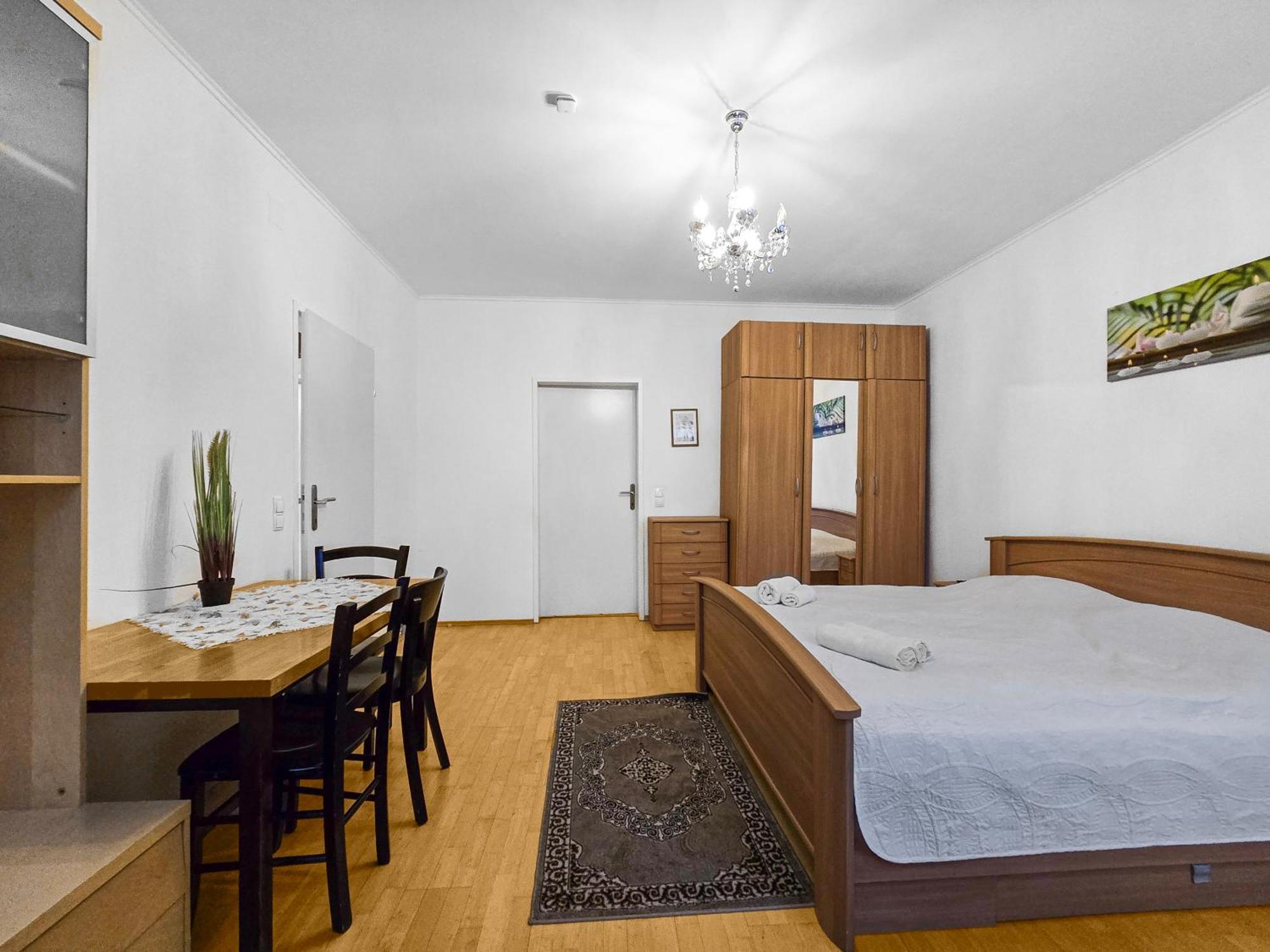 Spacious Three-Bedroom, Three King-Size Beds Vienna Esterno foto