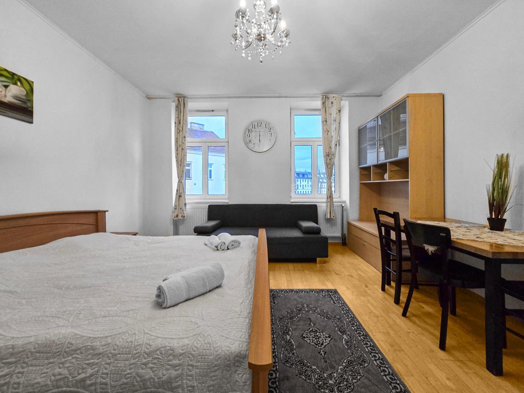Spacious Three-Bedroom, Three King-Size Beds Vienna Esterno foto